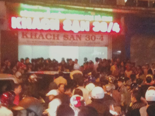 Huyên náo cảnh đột kích khách sạn bắt ổ nhóm ma túy