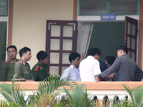 Nghệ An: Nổ lớn tại trụ sở UBND xã