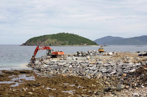 Lấp dần vịnh Nha Trang!