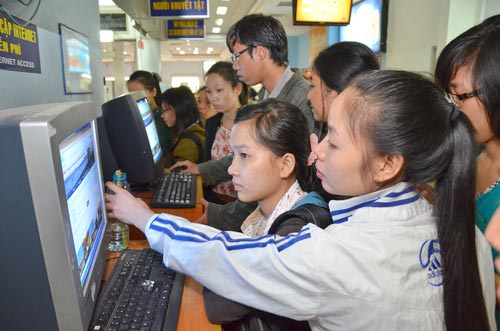 Mua vé tàu Tết: Không phải chờ!