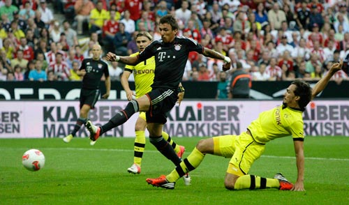 Dortmund “chấp” Bayern nguyên hàng thủ