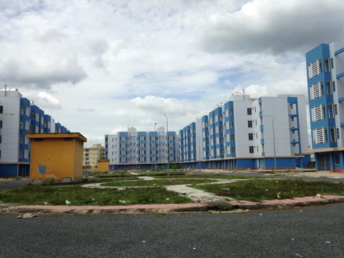 Khổ sở tái định cư