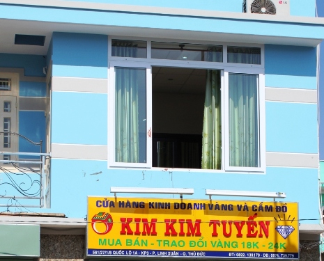Kinh hoàng trộm và chủ "huyết chiến" trong tiệm vàng