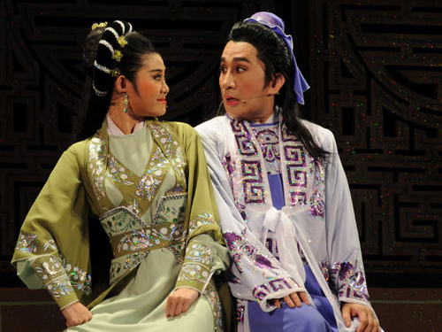 Kim Tử Long “tán tỉnh” Quế Trân