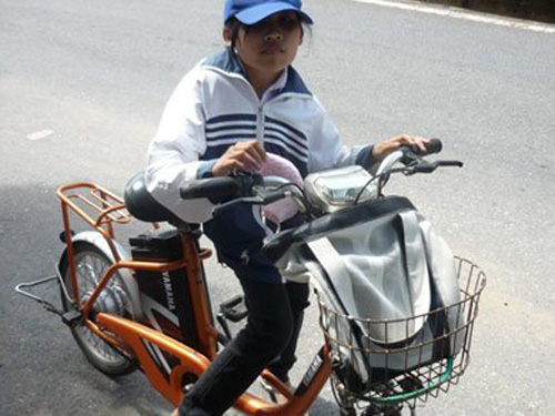 Thí sinh tí hon cao 1,1m đi thi tốt nghiệp