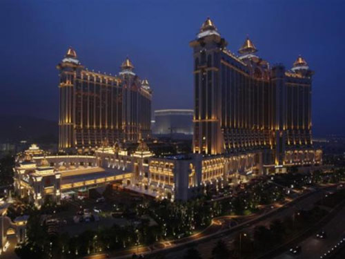 Một phụ nữ Macau lừa tiền 11 người Việt