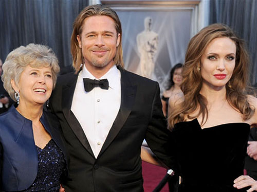 Angelina Jolie “hục hặc” với mẹ Brad Pitt