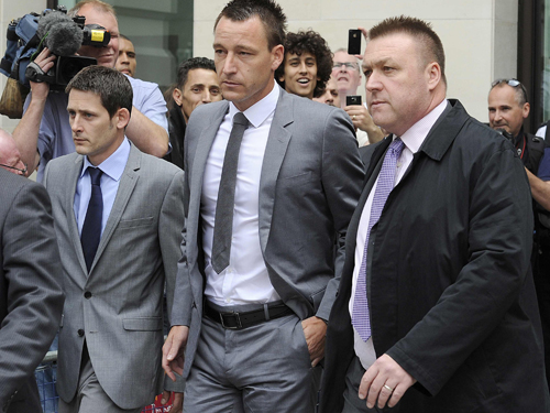 John Terry thoát tội phân biệt chủng tộc