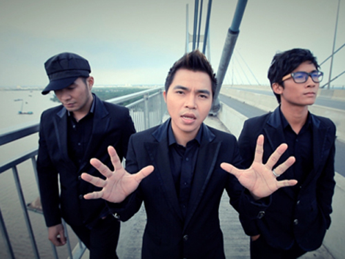Gặp nạn, ca sĩ Lê Minh nhóm MTV nhập viện khẩn