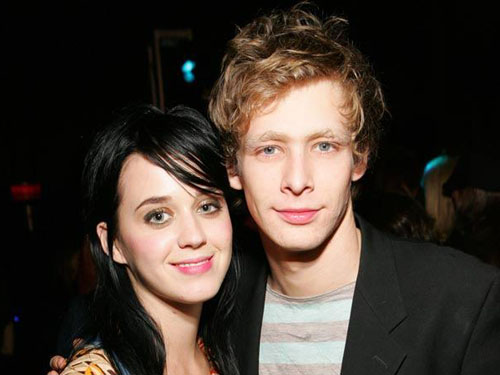 Tình cũ Katy Perry chết ở tuổi 28 sau khi gây án