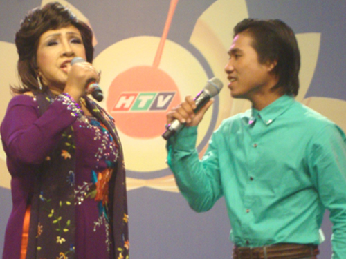 NSND Lệ Thủy ăn ý với hai "kép mới"
