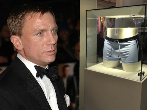 Quần bơi của tài tử Daniel Craig giá gần 1,5 tỉ đồng
