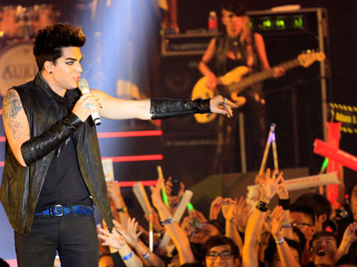 Ca sĩ Adam Lambert chinh phục khán giả Việt!