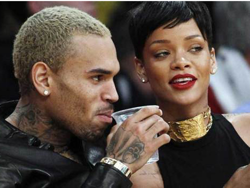 Rihanna “gương vỡ lại lành” với Chris Brown sau bạo lực