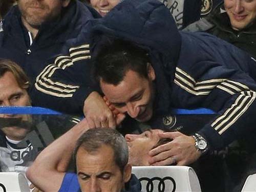 John Terry “rủ” Frank Lampard bỏ bóng đá vì…danh dự