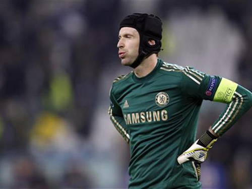 “Người nhện” Cech mang tin xấu cho Chelsea