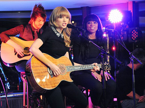 Taylor Swift bị kiện đòi lại cát-sê gần 40 tỉ đồng