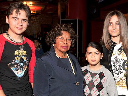 Người nhà Michael Jackson kiện đòi 40 tỉ USD