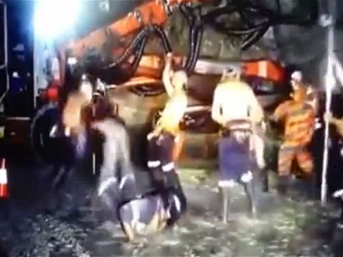 Thợ mỏ Úc mất việc vì điệu nhảy “Harlem Shake”