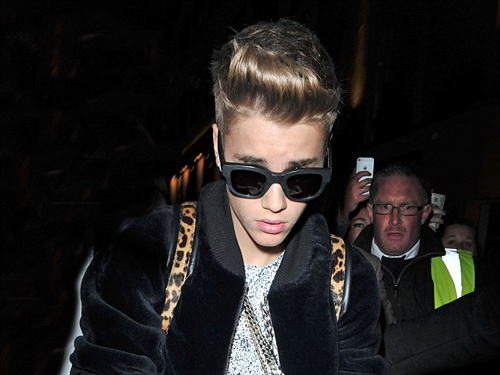 Justin Bieber cảm ơn fan sau sinh nhật tồi tệ