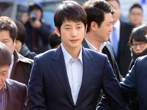 Park Si Hoo trình diện cảnh sát sau vụ bị tố cưỡng dâm