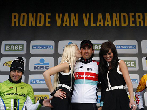 Sờ mông người đẹp, Peter Sagan bị chỉ trích