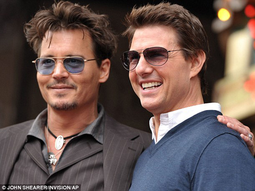 Tom Cruise và Johnny Depp cùng khoe vẻ đẹp trai