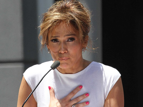 Jennifer Lopez suýt rơi nước mắt ngày nhận sao