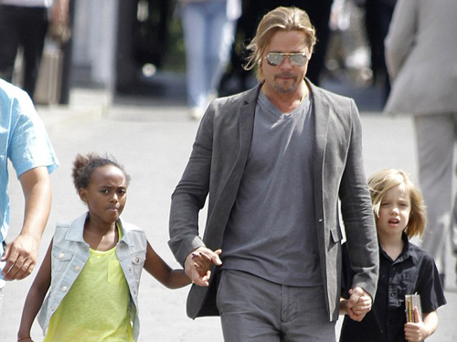 Bận túi bụi, Brad Pitt vẫn dành thời gian chăm con