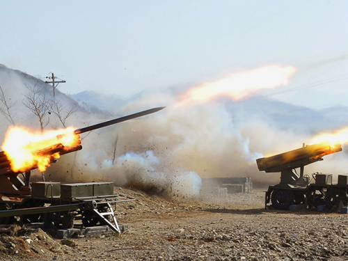 Triều Tiên “tân trang” bệ phóng rocket dọc biên giới