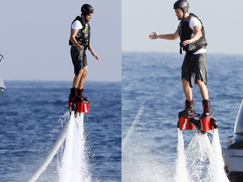 Leonardo DiCaprio tự tin “bay” trên mặt nước