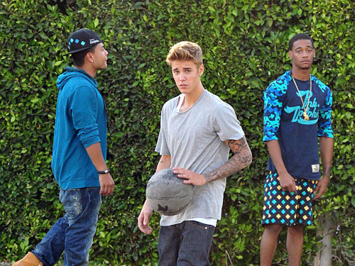 Mất trộm, Justin Bieber “đuổi” bạn thân ra khỏi nhà