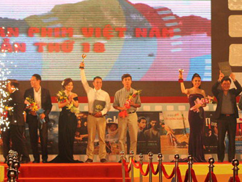 Vân Trang và Victor Vũ thắng lớn tại LHP VN 18