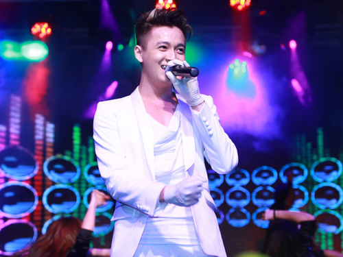 Ngô Kiến Huy đa sắc trong liveshow