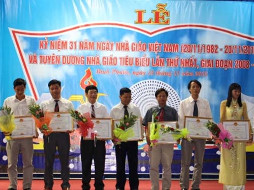 Không đứng lớp vẫn được bằng khen… dạy giỏi toàn quốc!