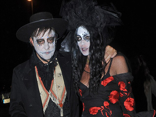 Sao hóa trang kinh dị chơi Halloween