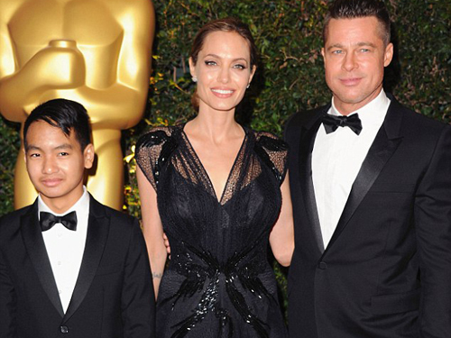 Angelina Jolie đẹp đôi bên Brad Pitt nhận giải thưởng