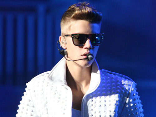 Justin Bieber lên tiếng vụ giẫm quốc kỳ Argentina