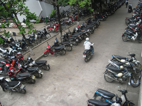 Loạn phí giữ xe