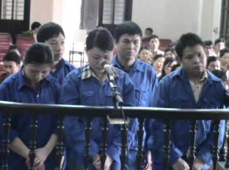 Bỏ bục giảng đi buôn ma túy