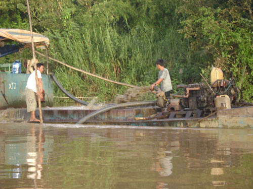 Sa tặc quậy nát sông Đồng Nai
