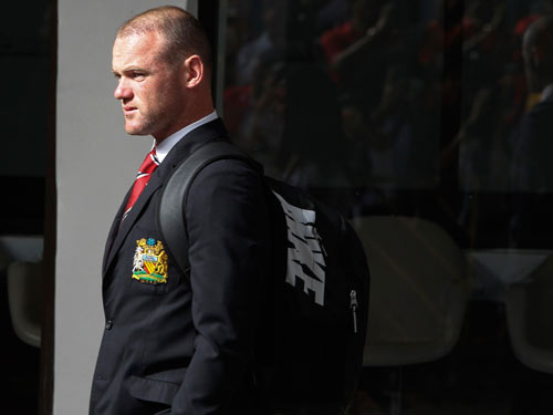 M.U, Chelsea khẩu chiến quanh Rooney
