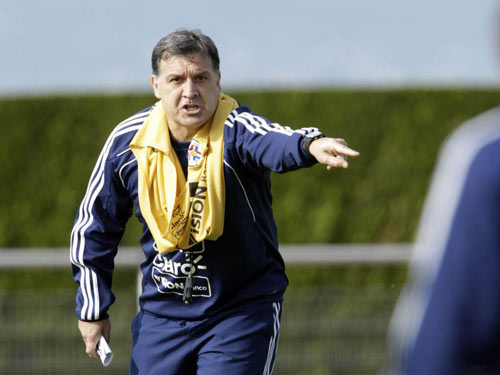Barcelona tin vào HLV Martino