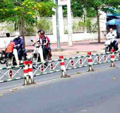 TP.HCM: Báo động tình trạng mất cắp quả cầu phản quang