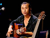 Lê Minh Sơn làm live show giữa mùa bão giá