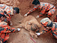 Động đất ở Tứ Xuyên: 32 người thiệt mạng, 300 địa điểm dư chấn