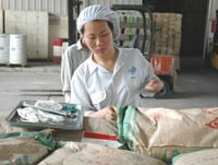 Hanoi Milk ém 280 tấn sữa bột Trung Quốc