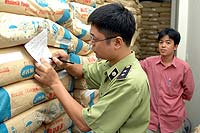 Nhiều cơ sở sản xuất bánh kẹo từ sữa Trung Quốc