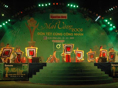 Live show Mai Vàng đón Tết cùng công nhân