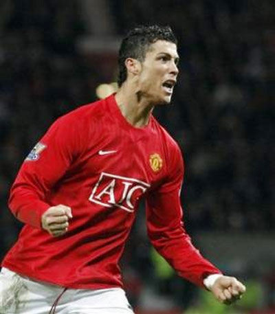 Rooney và Ronaldo giữ lửa cho MU